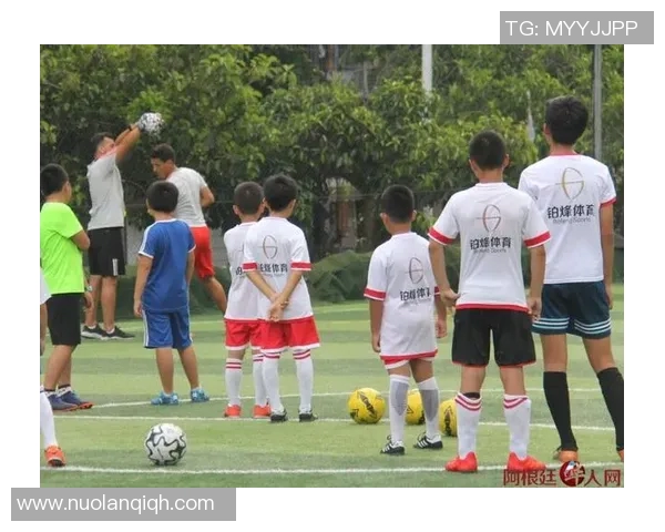 探索足球培训机构加盟的成功之路助力青少年成长与发展